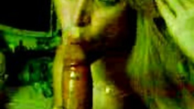 Porno - Amateur benutzt Dildo auf ihrer deutsche sexviedeos Muschi, während Ehemann ihren Arsch fickt